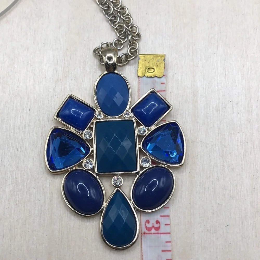 White House Black Market necklace measures